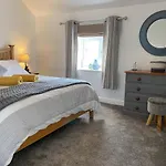 Idyllic Two Bed Country Feriehus *