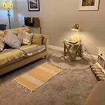 Idyllic Two Bed Country