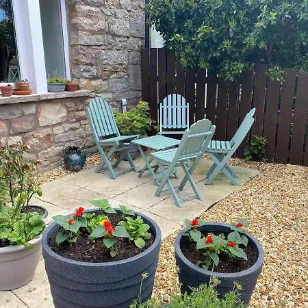Idyllic Two Bed Country *
