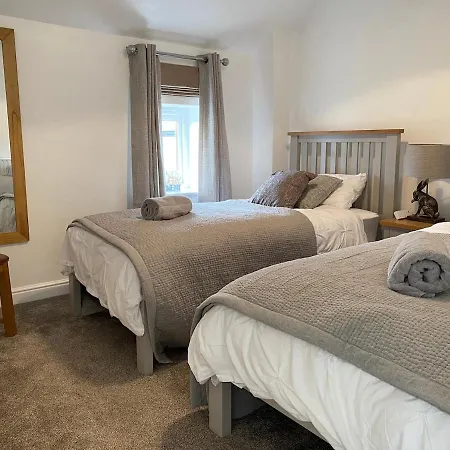 Idyllic Two Bed Country Holiday home