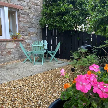 Idyllic Two Bed Country Semesterbostad