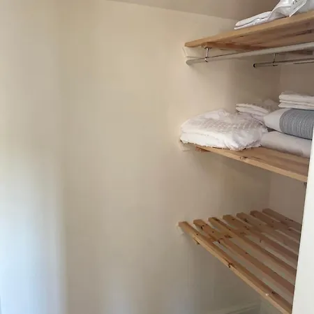Idyllic Two Bed Country Semesterbostad