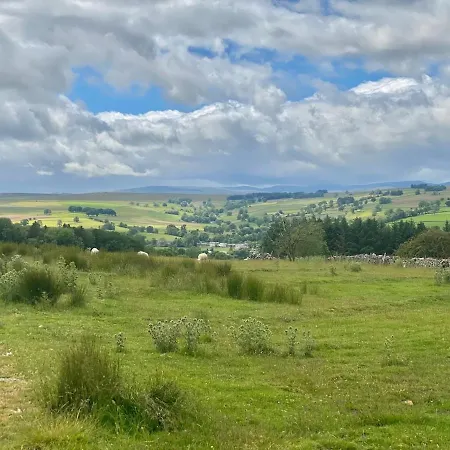 Idyllic Two Bed Country