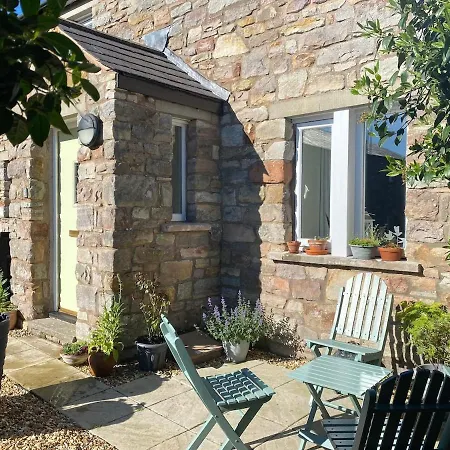 Idyllic Two Bed Country Holiday home