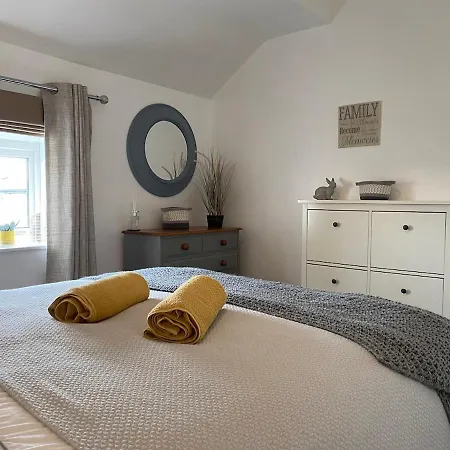 Idyllic Two Bed Country