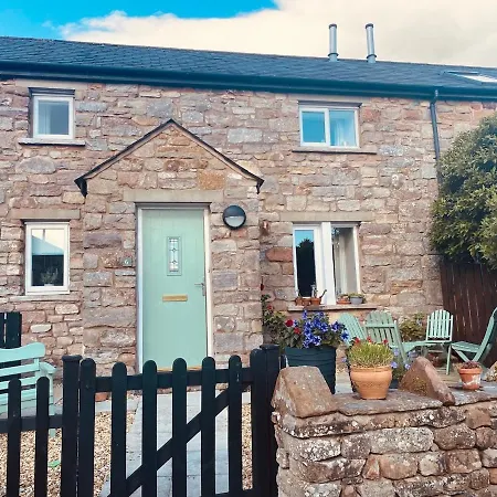 Idyllic Two Bed Country Holiday home