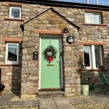 Idyllic Two Bed Country *
