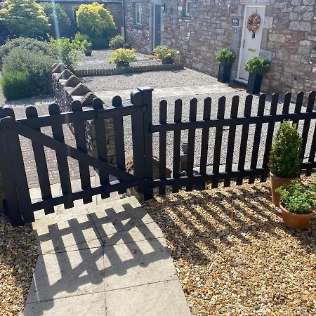 Idyllic Two Bed Country *